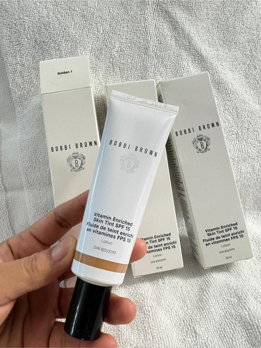 Bobbi Brown Vitamin Enriched Skin Tint SPF 15 Lotion - Golden 1 - photo 3
