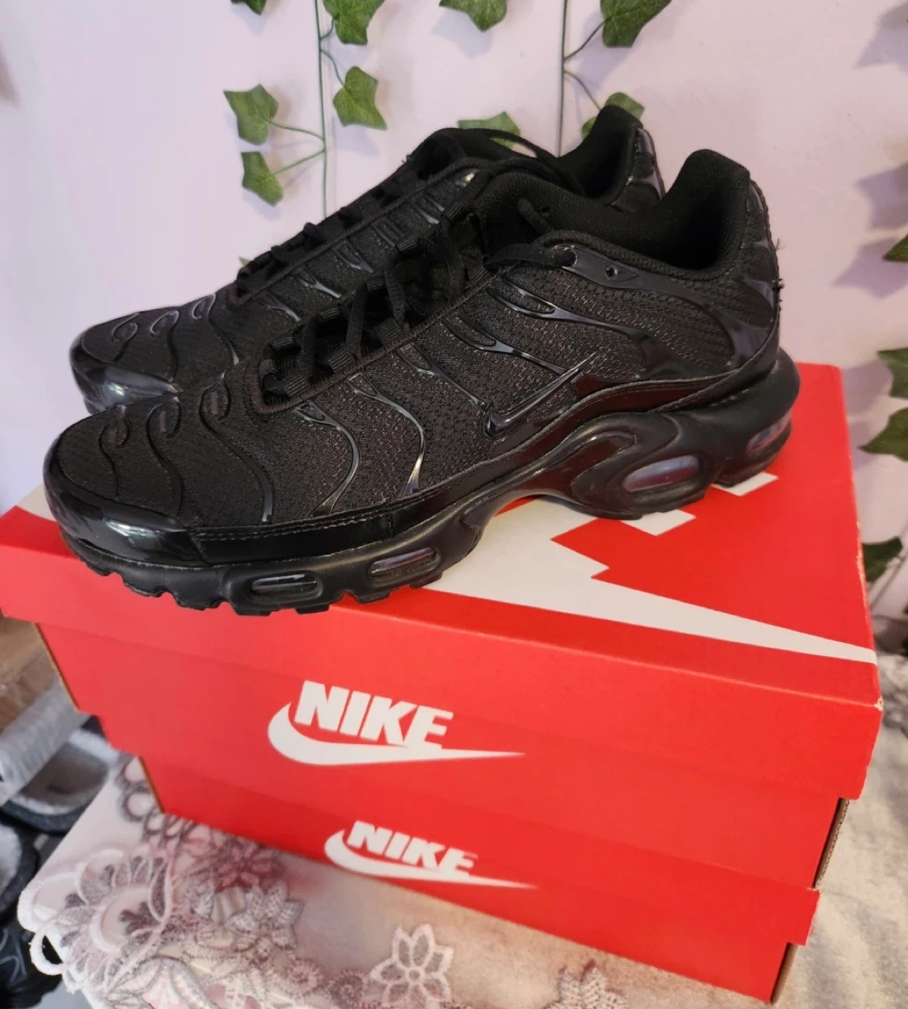 E Nike Air Max Plus Black, Size 8.5