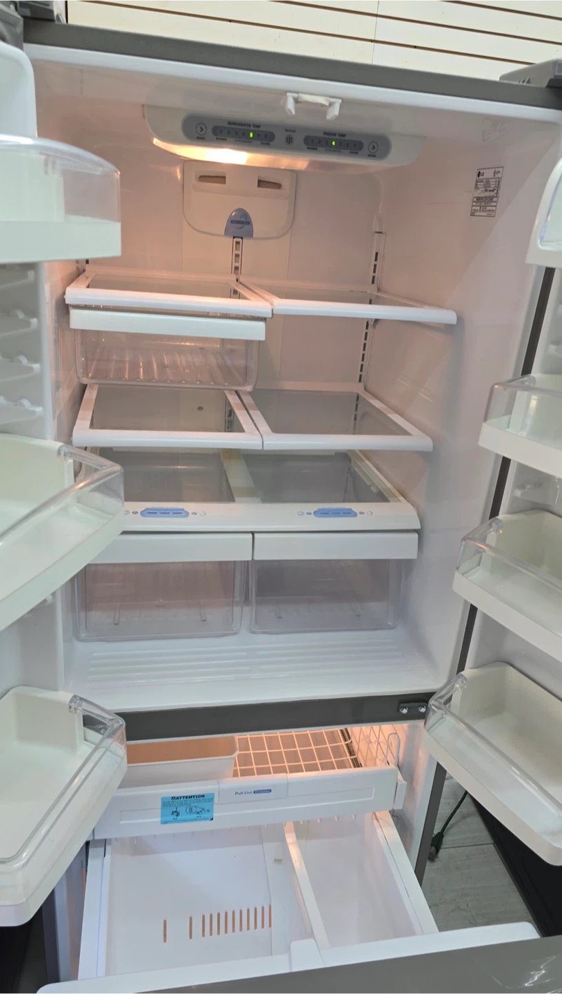 LG Stainless Steel French door freezer refrigerator 30w 30d 67h - photo 2