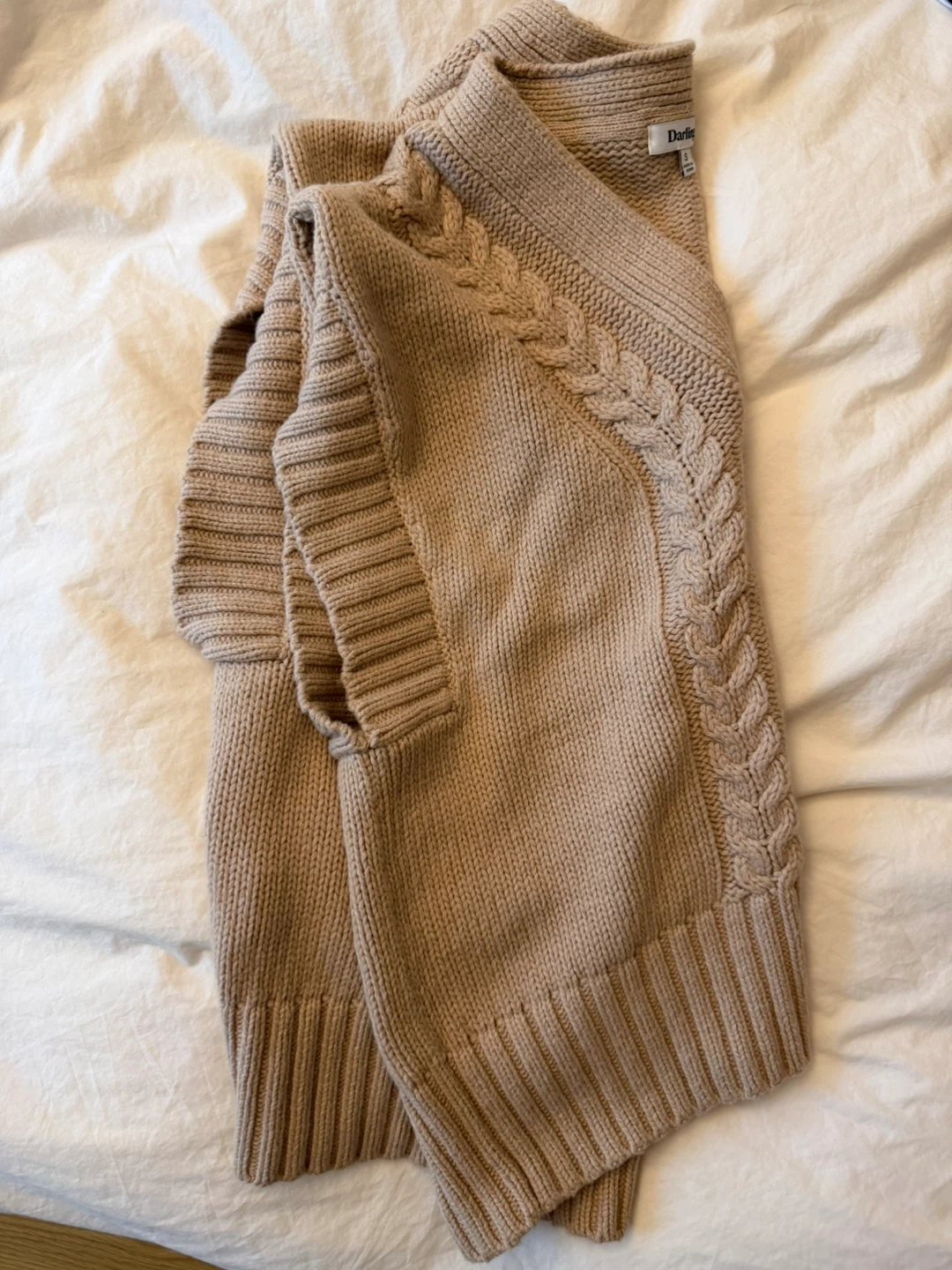 Darling Knit V-Neck Cable Knit Vest - photo 4