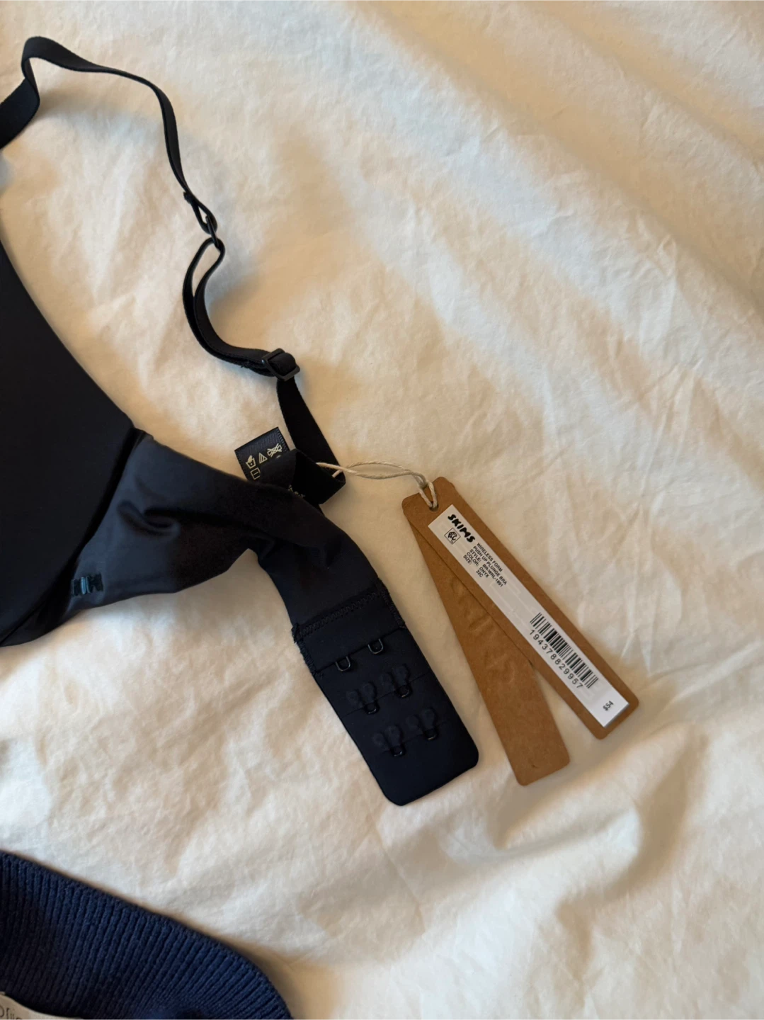 SKIMS Black Triangle Bralette - 32B~C - photo 3