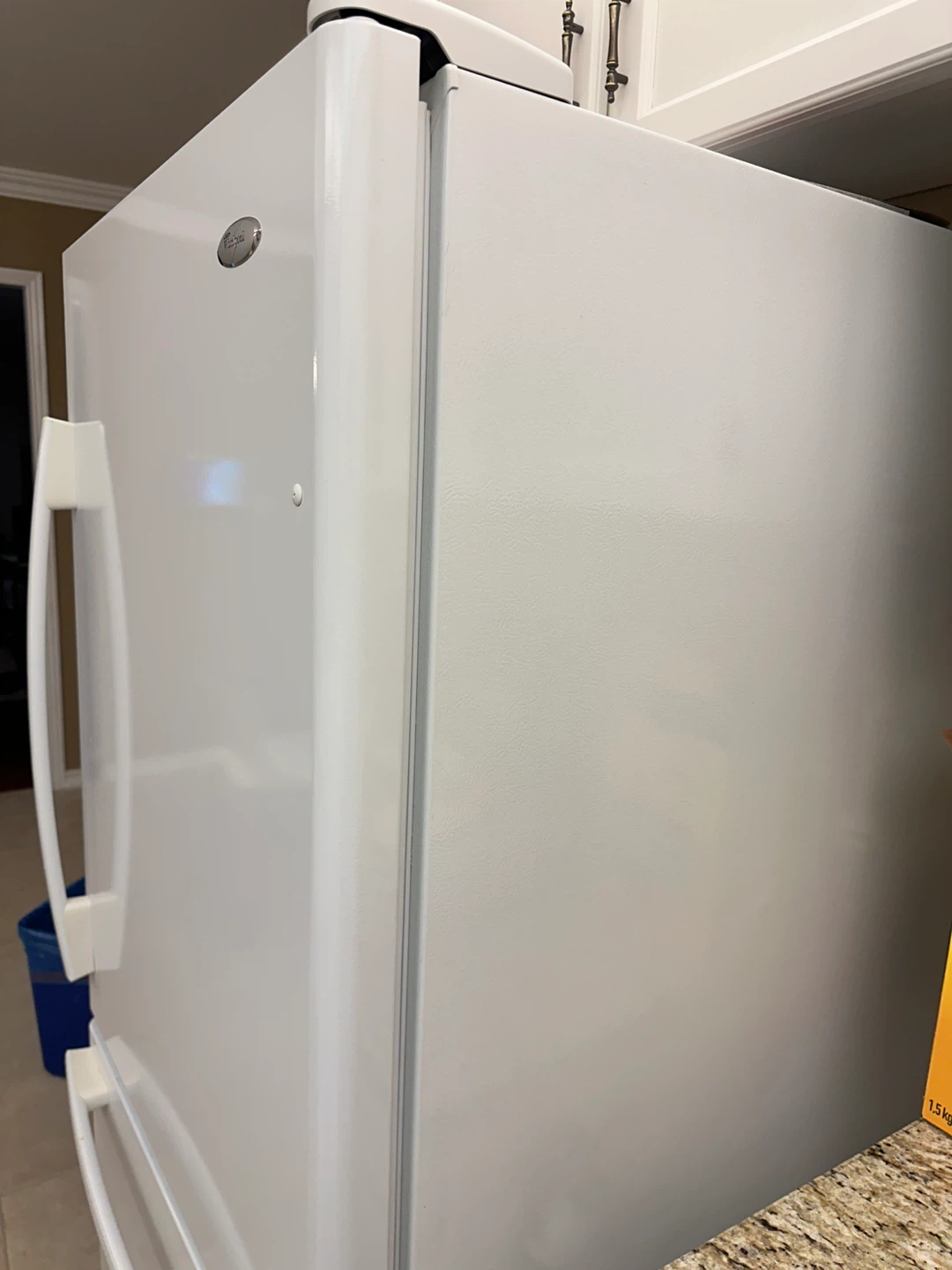 Whirlpool refrigerator fridge and freezer like new - photo 5