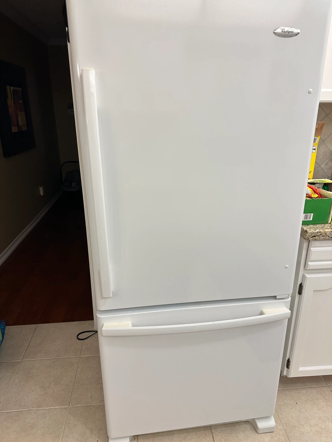 Whirlpool refrigerator fridge and freezer like new - photo 2