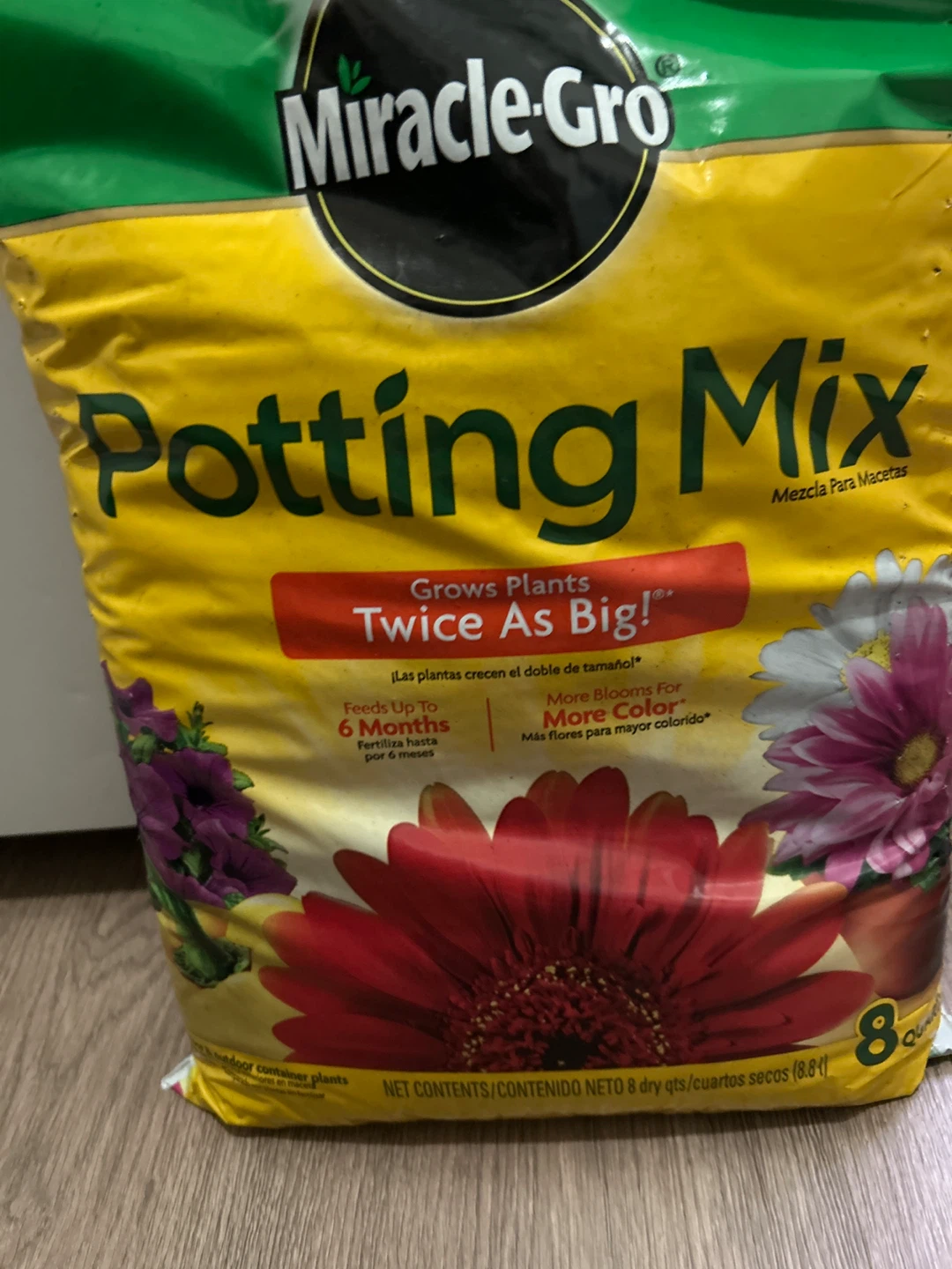 Miracle-Gro Potting Mix 8 Dry Quarts
