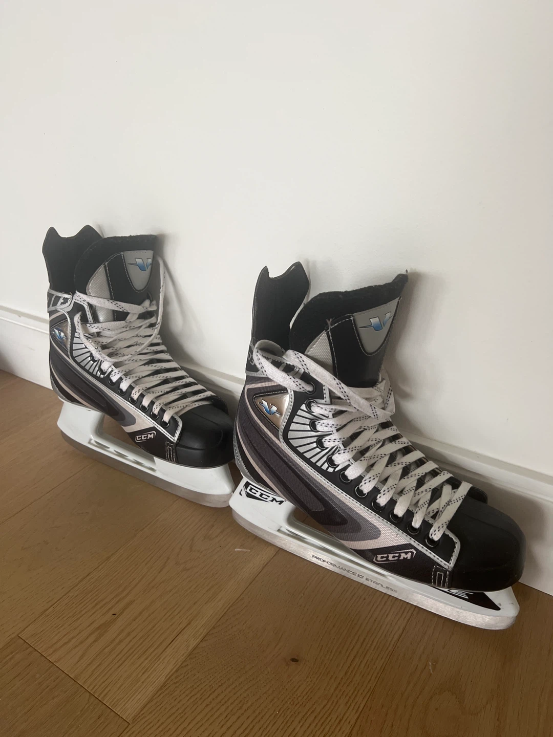 CCM Hockey Skates - photo 2