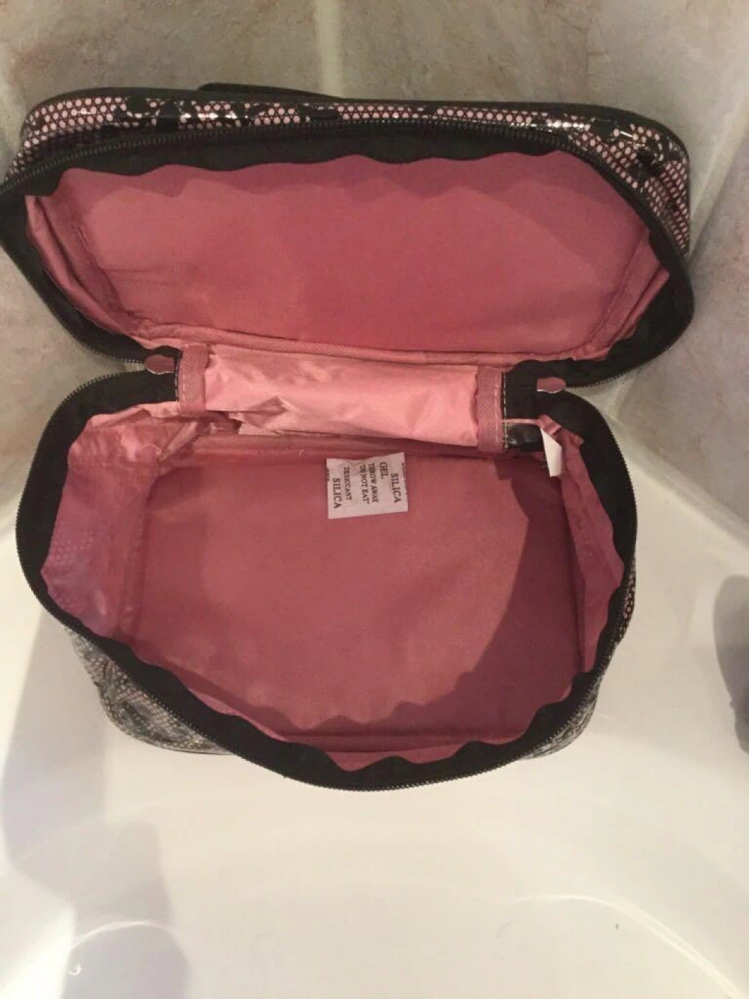 Avon Cosmetic Bag - photo 2