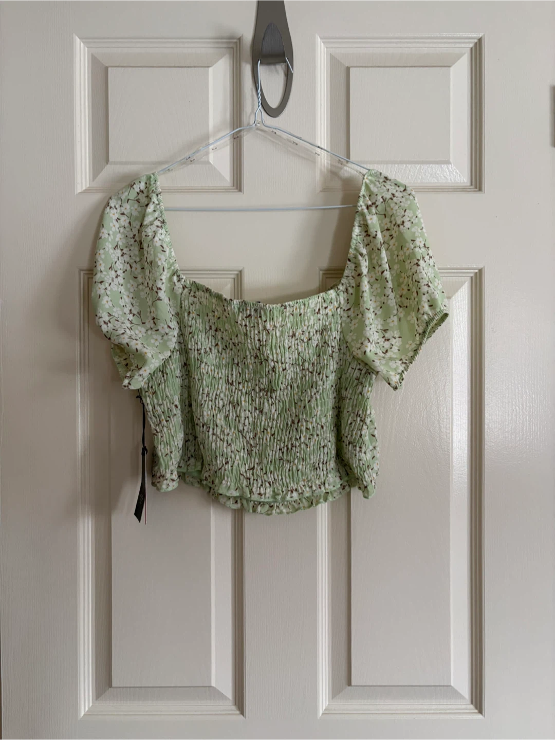 IRIS Cropped Green Floral Top NWT - Sz M 🥕 - photo 2