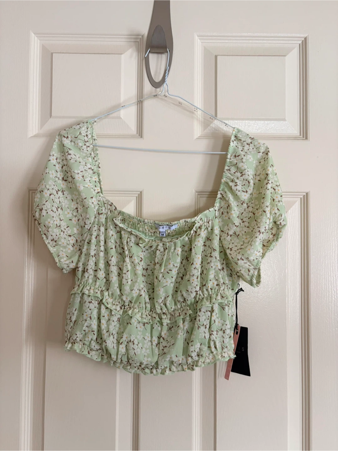 IRIS Cropped Green Floral Top NWT - Sz M 🥕