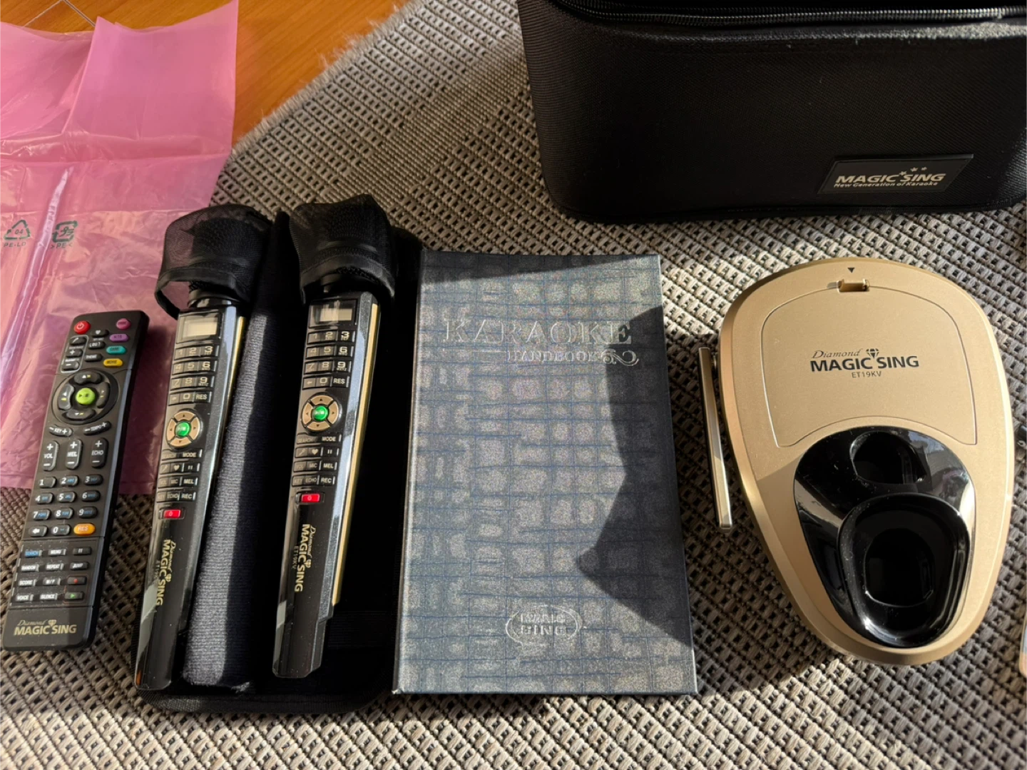 Magic Sing ET19KV Karaoke Machine with Microphones and Remote - photo 2