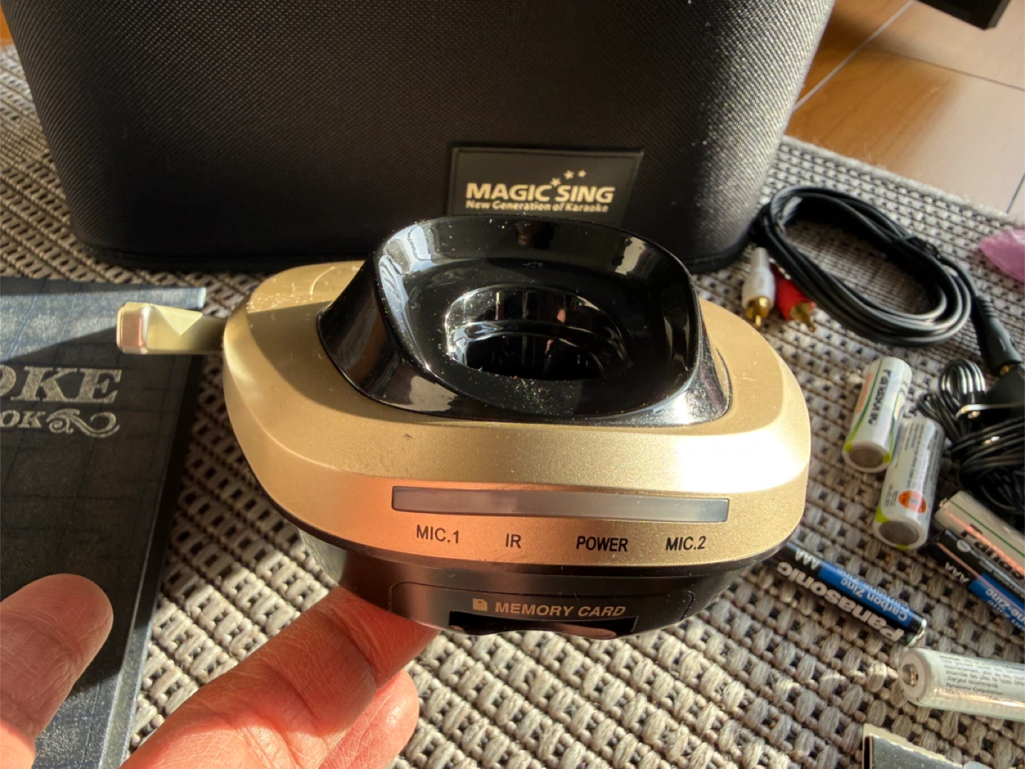 Magic Sing ET19KV Karaoke Machine with Microphones and Remote - photo 3