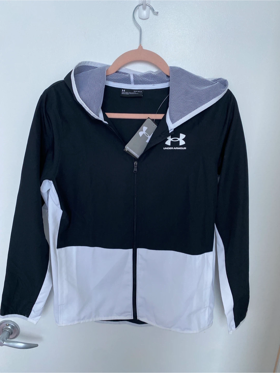 Under Armour Hooded Windbreaker Jacket - size S