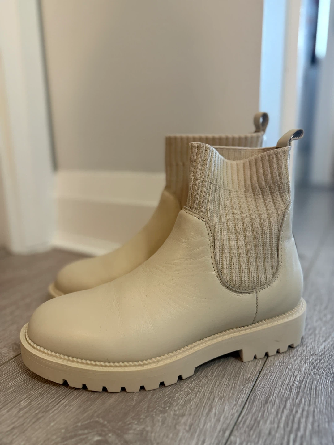 BNWT Blondo size 6.5 Waterproof Leather Chelsea Boots