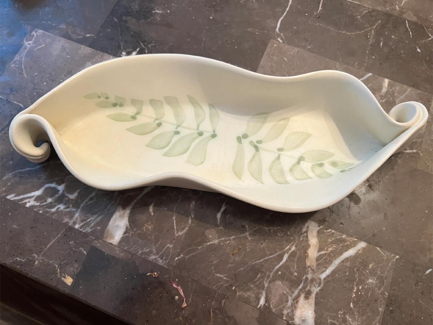 Creamware Serving Dish with Leaf Design - photo 2