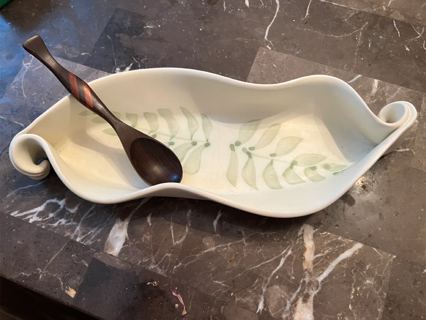 Creamware Serving Dish with Leaf Design - photo 3