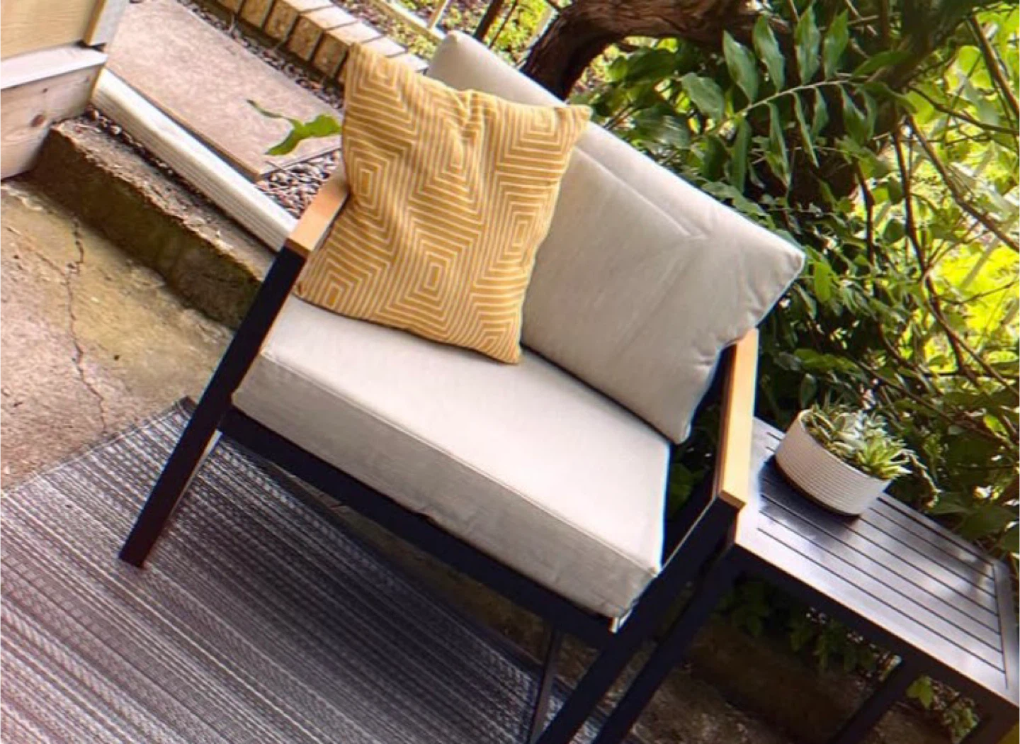 2 Outdoor Chairs and table.  w Cushions - photo 2