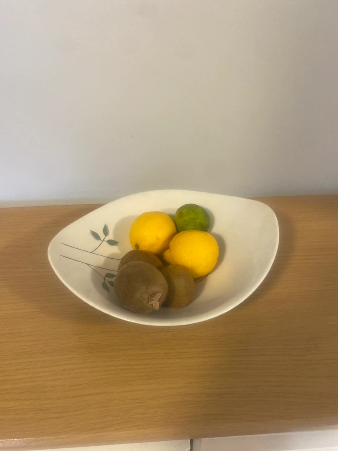 White serving bowl with rose design - photo 2