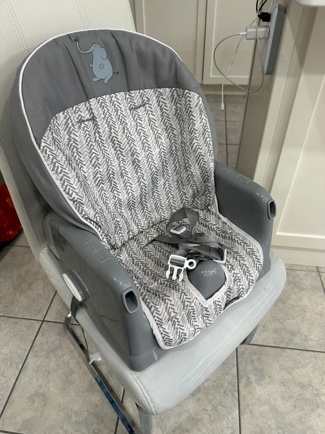 Safety 1st Booster Seat - Grey Elephant Pattern - photo 4