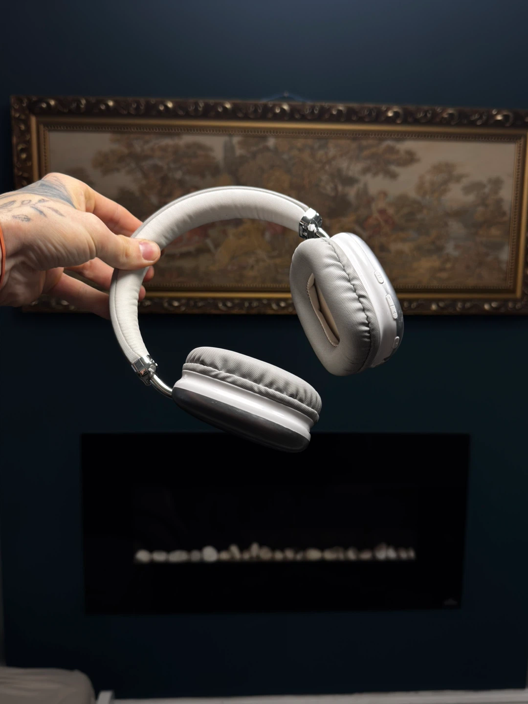 White Wireless Headphones - photo 2