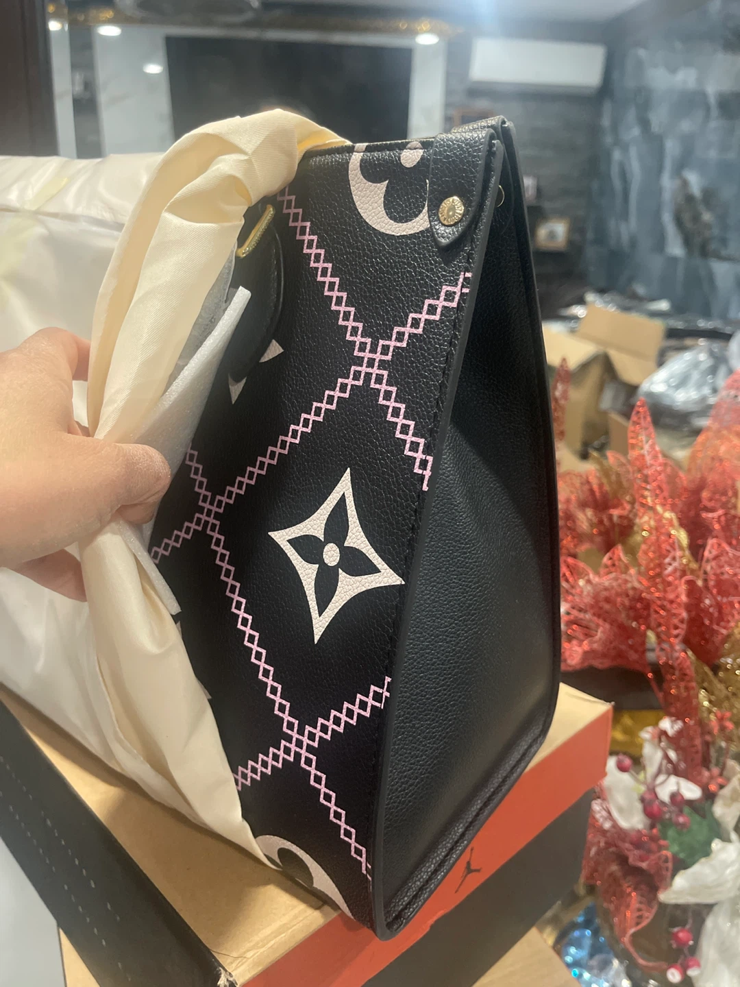 Louis Vuitton Black Monogram Tote Bag - photo 4
