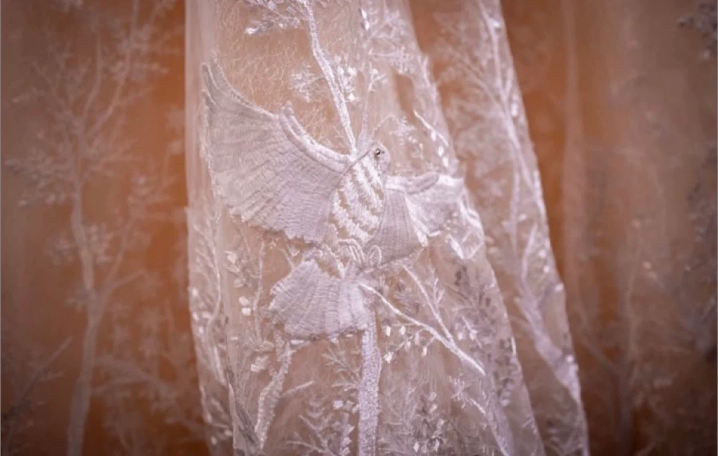 Wedding dress - photo 3