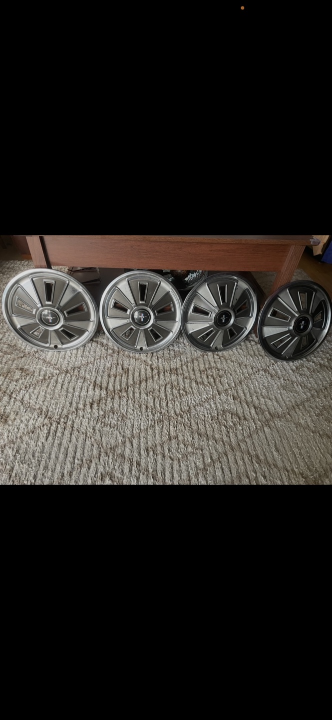Ford Mustang Hubcaps & Amber Lights Set - photo 4