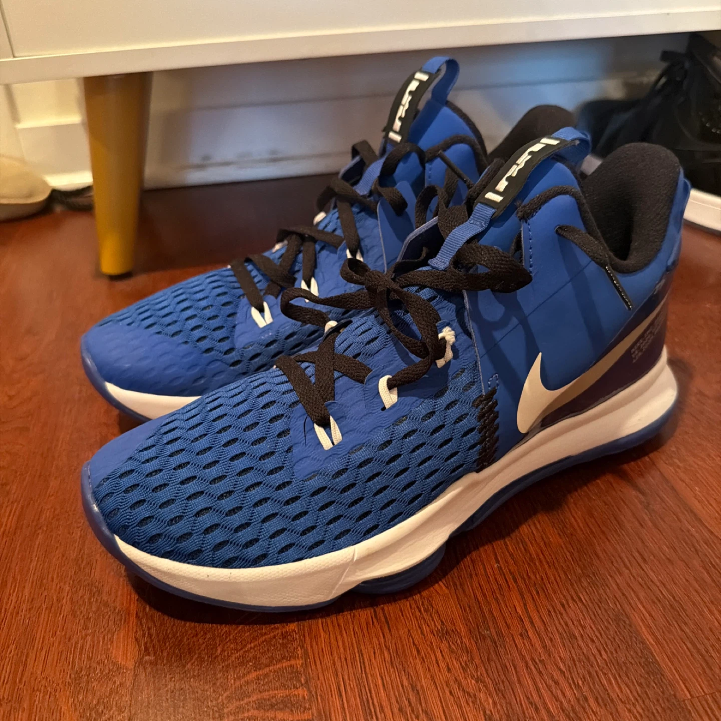 Nike LeBron Witness 5 Men's Basketball Shoes Blue Size 10