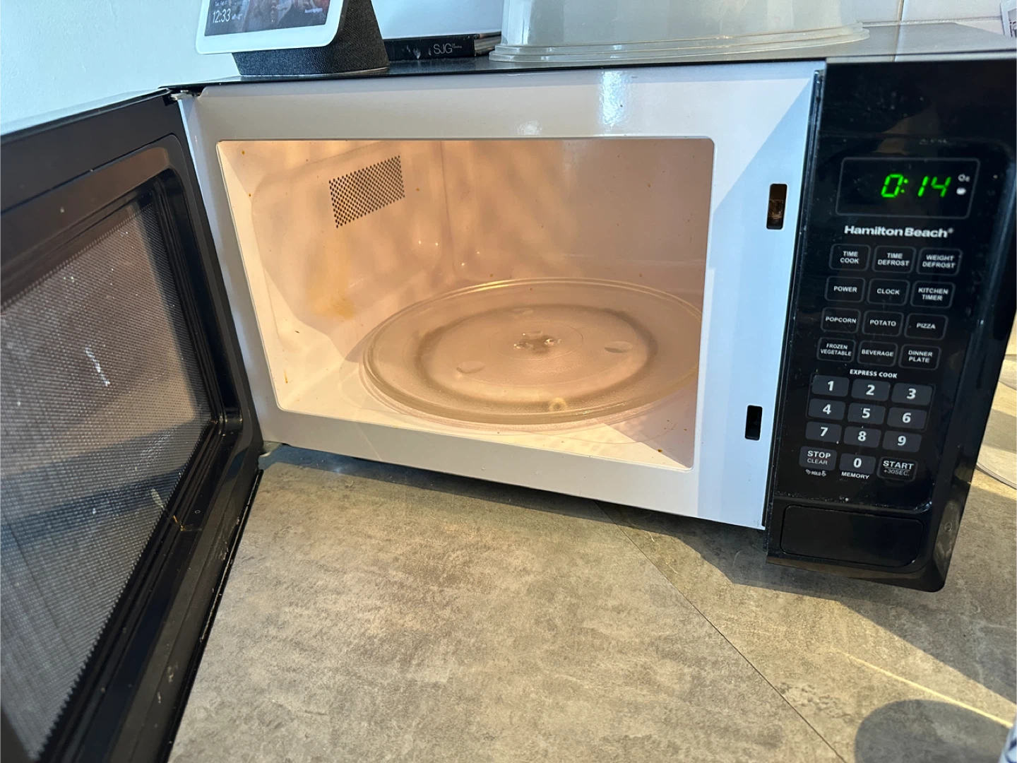 Hamilton Beach Microwave - photo 2