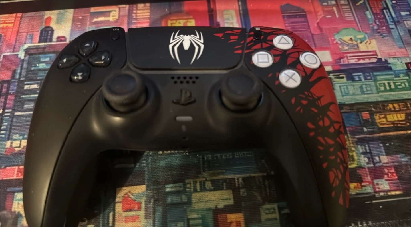 PS5 Spider-Man Edition controller - photo 3