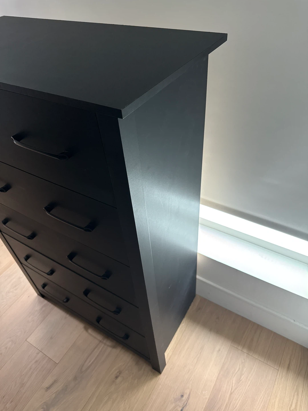 Walter Black 5-Drawer Dresser - photo 3