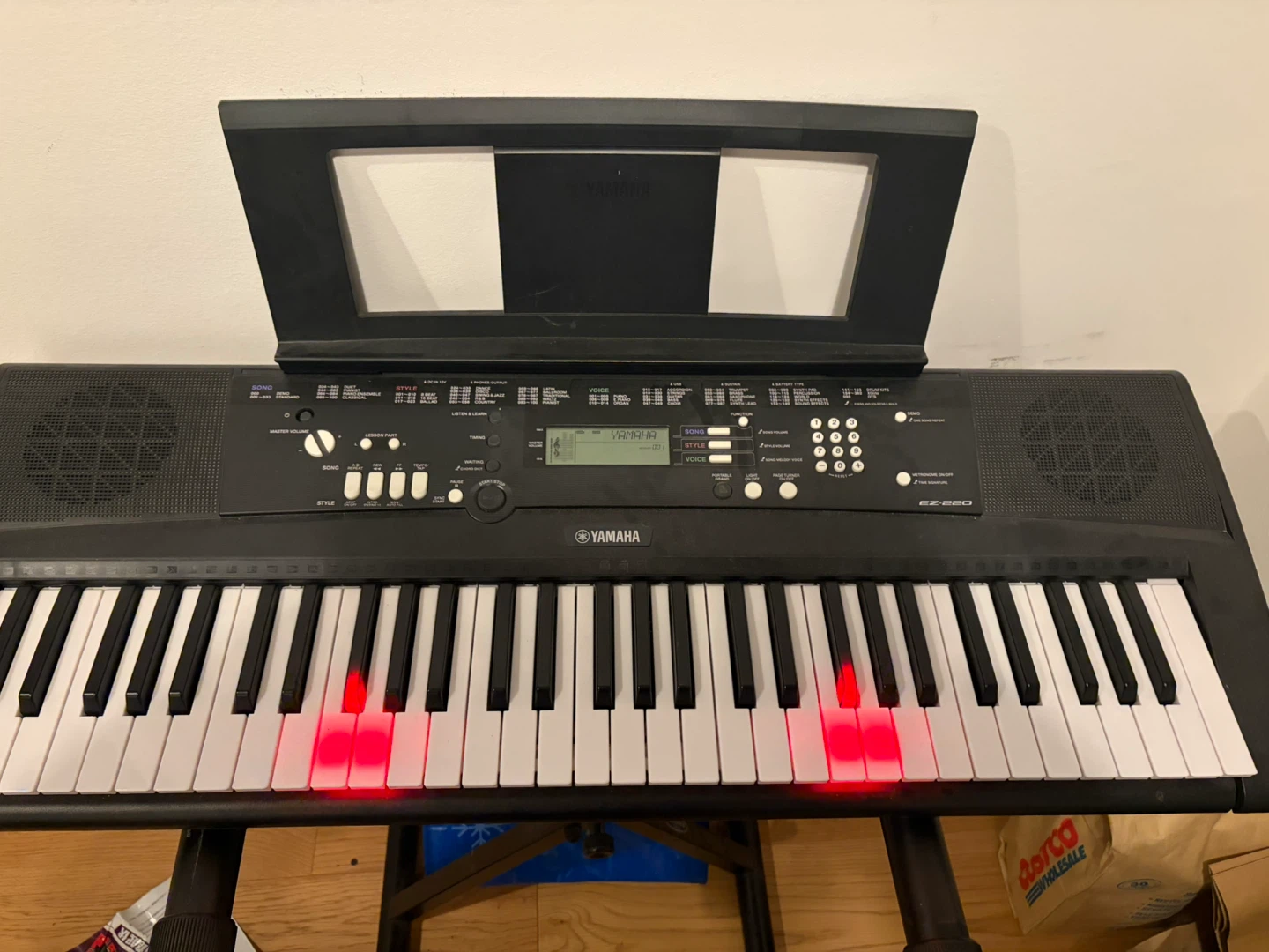 Yamaha EZ-220 Keyboard + stool - photo 2