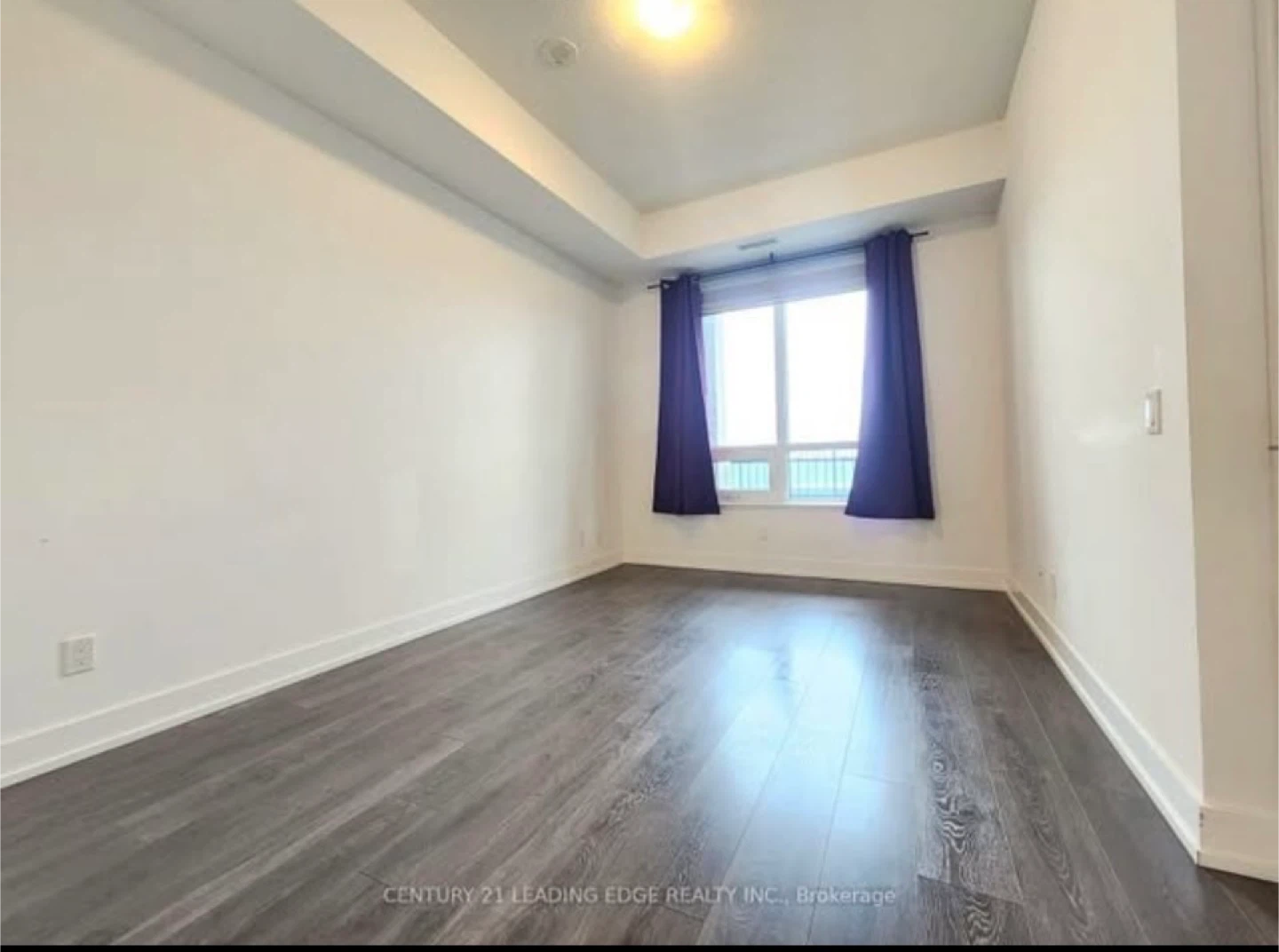 Modern Apartment with Balcony - photo 4