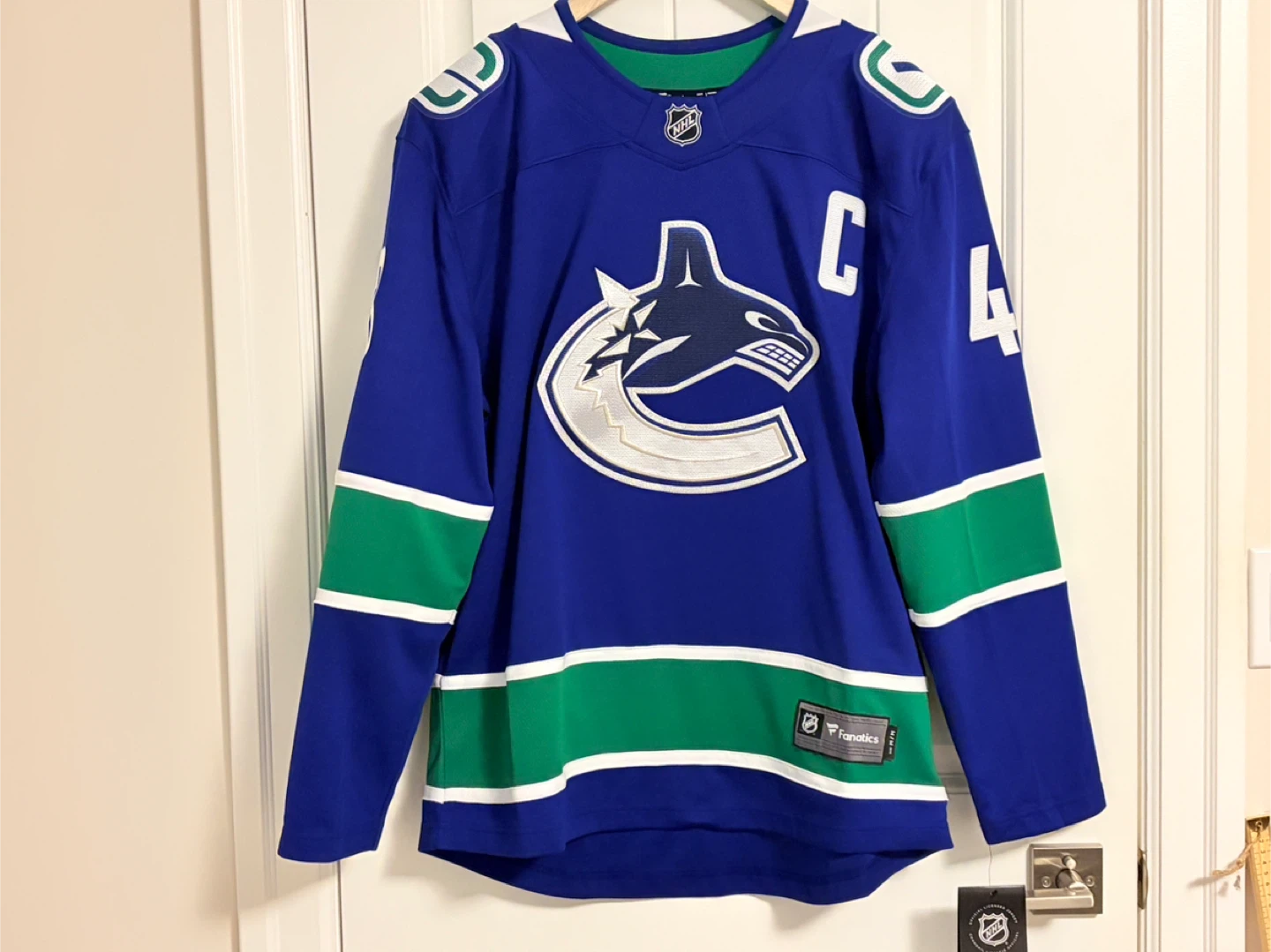 BNWT Authentic Fanatics Vancouver Canucks Quinn Hughes Jersey - photo 3
