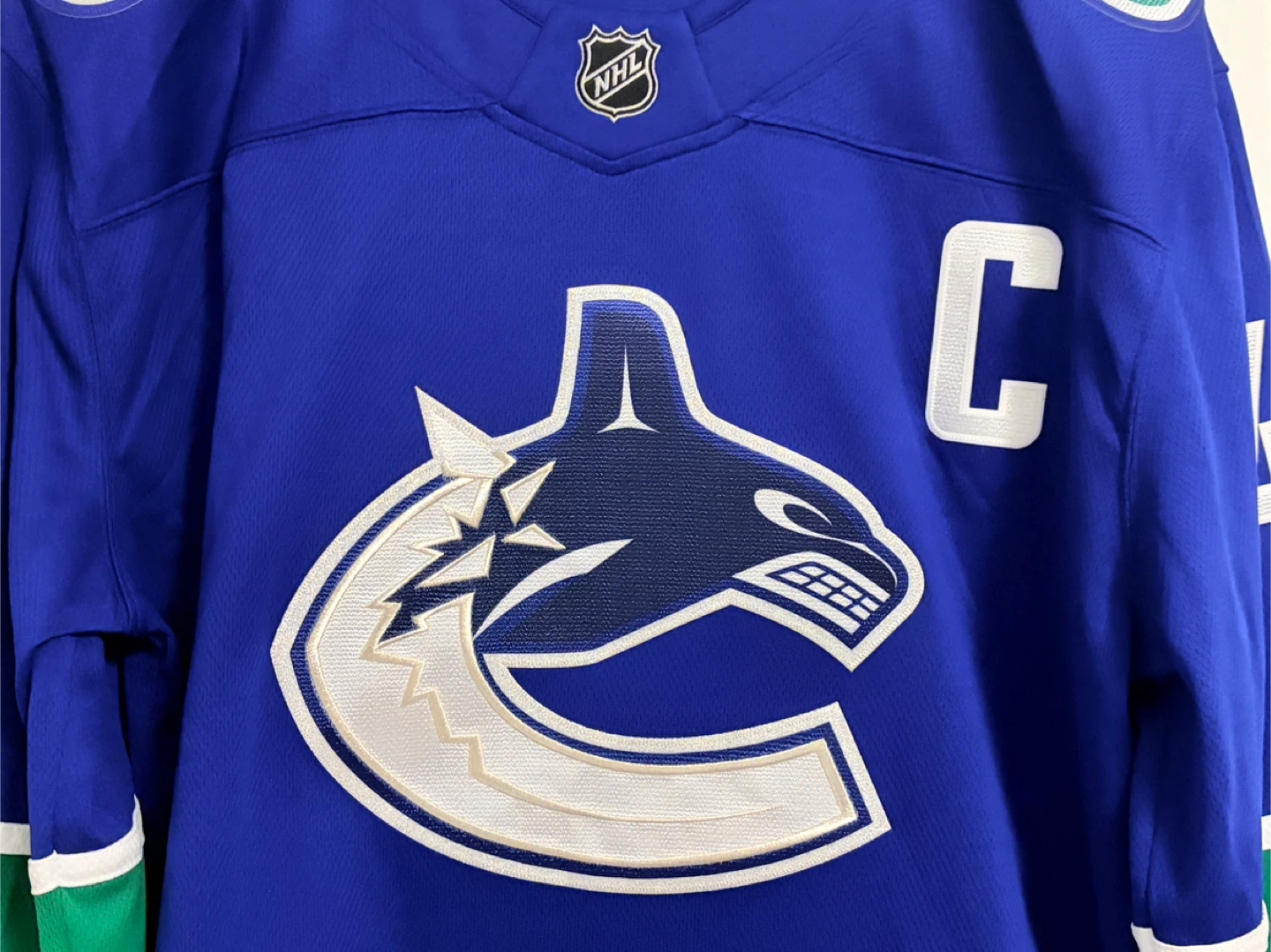 BNWT Authentic Fanatics Vancouver Canucks Quinn Hughes Jersey - photo 4