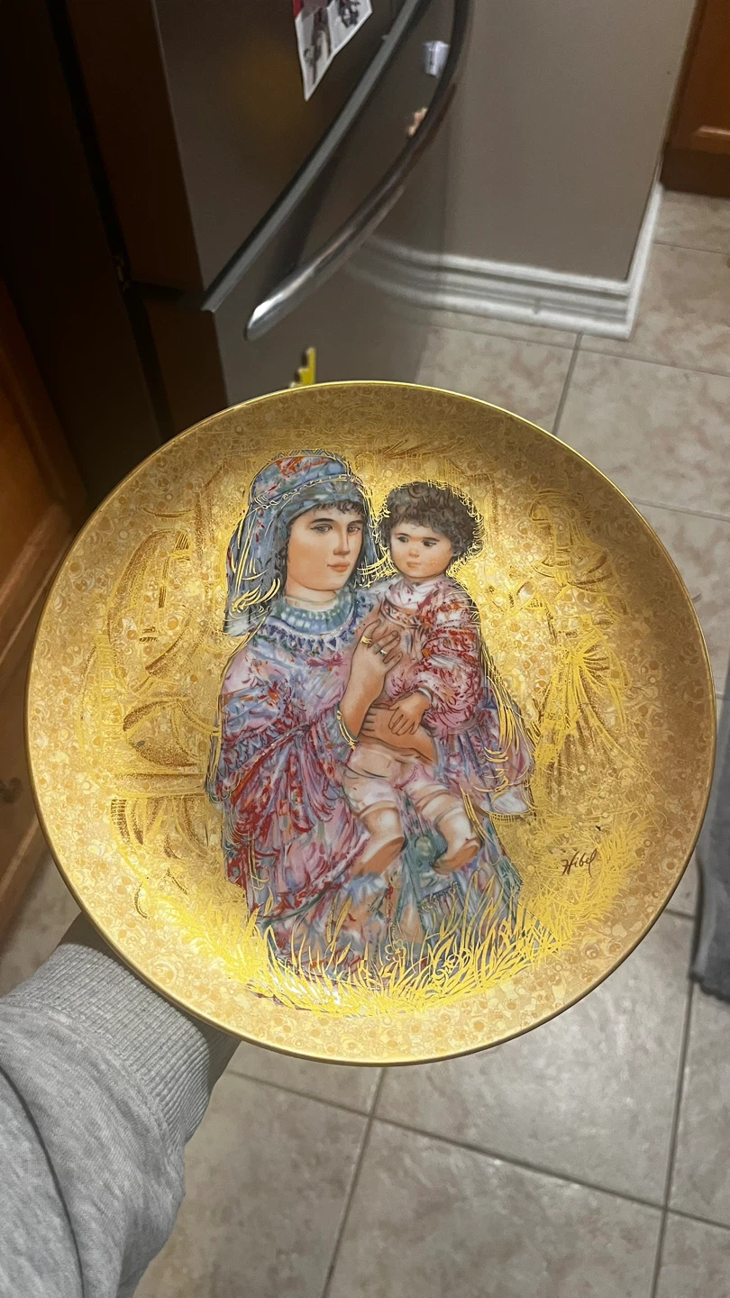 Famous Women and Children Decorative Plate 🥕