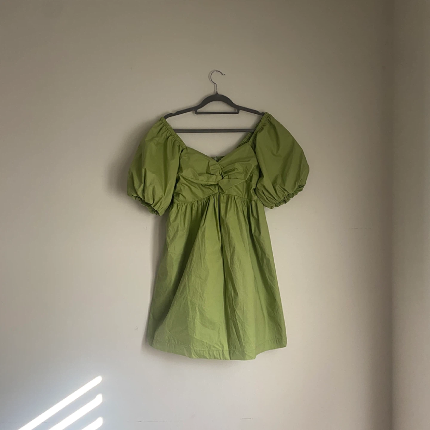 BRAND NEW En Saison Green Puff Sleeve Dress Size S - photo 4