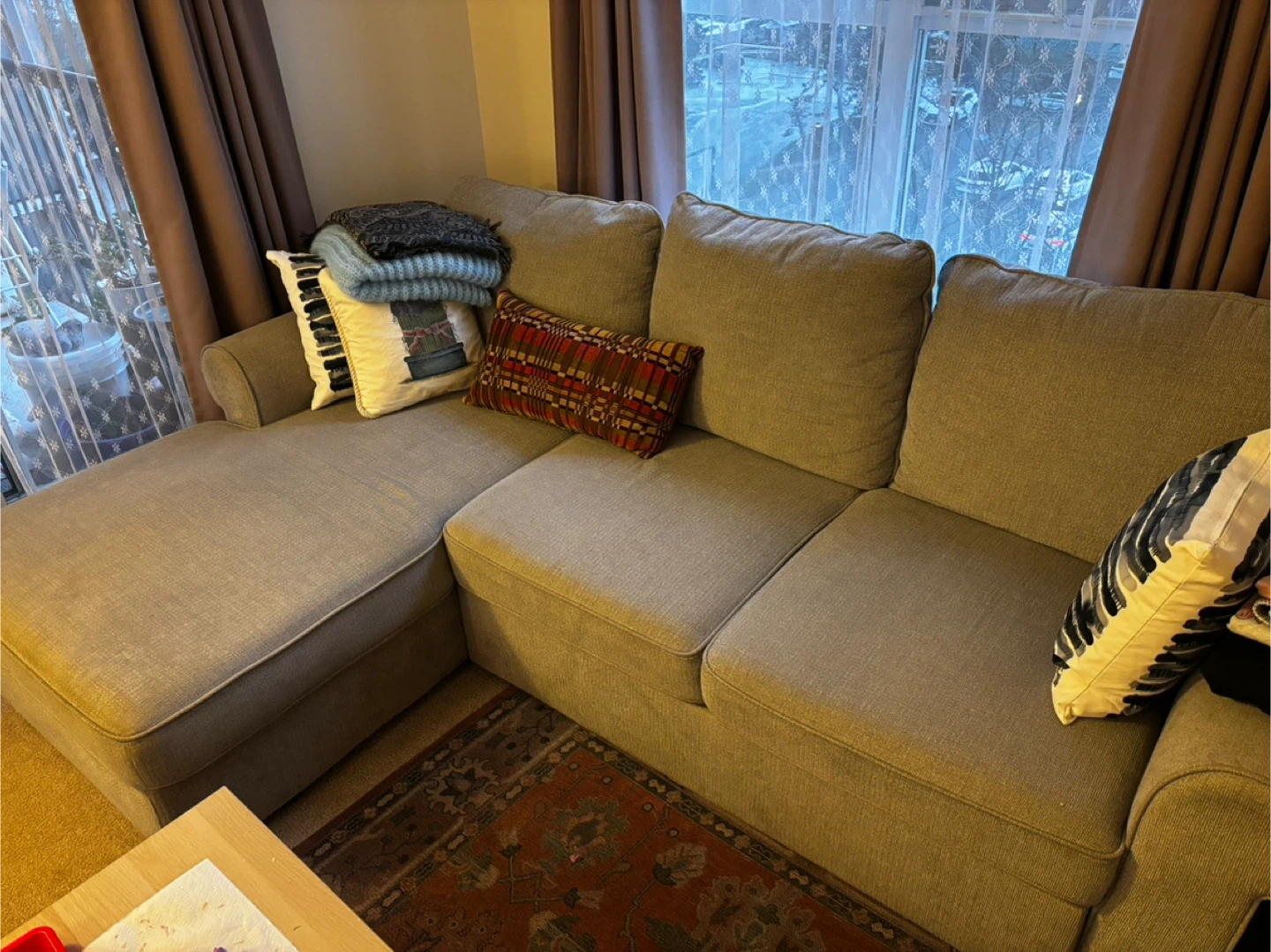 Sectional Sofa with puff out bed