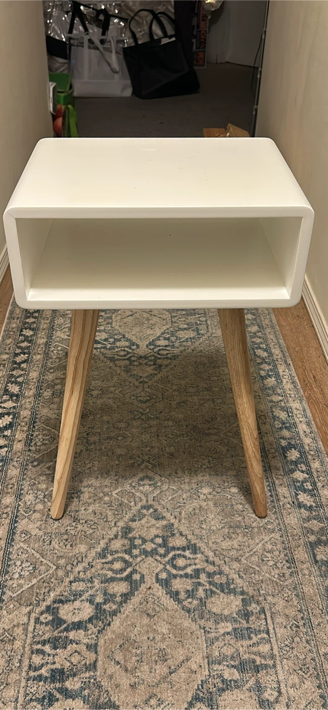 🥕 White Bedside Table with Wooden Legs