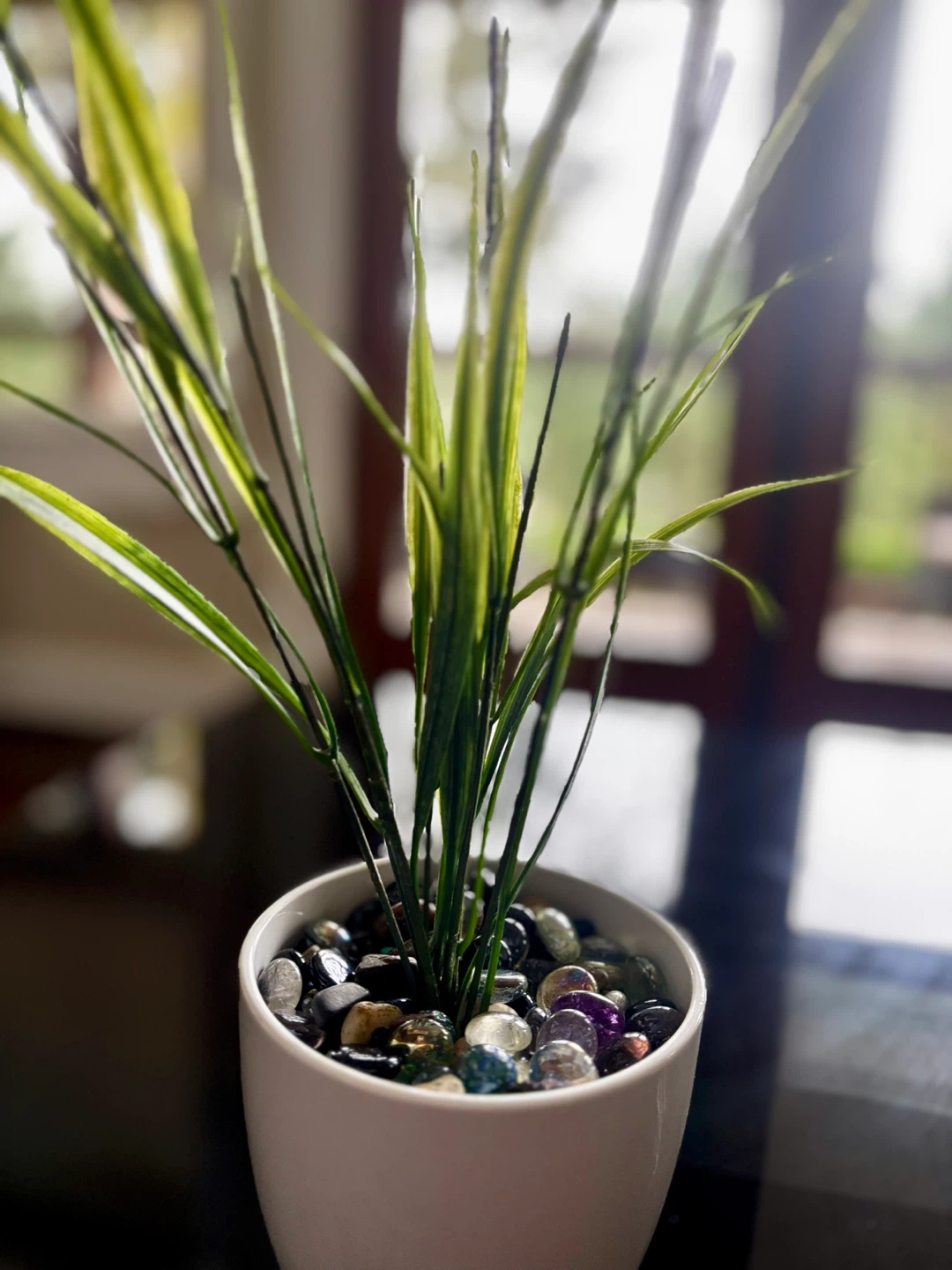 🥕 Artificial Plant in White Pot with Decorative Stones - photo 2