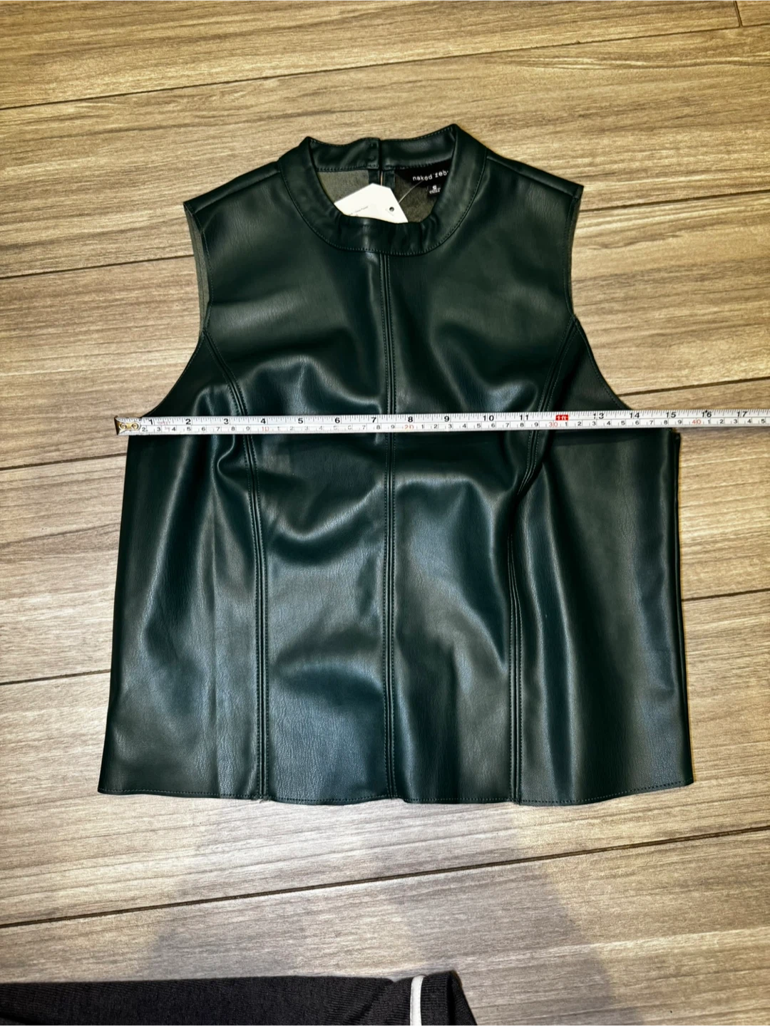 🥕 Naked Zebra Women's Green Faux Leather Sleeveless Top Size S - photo 4