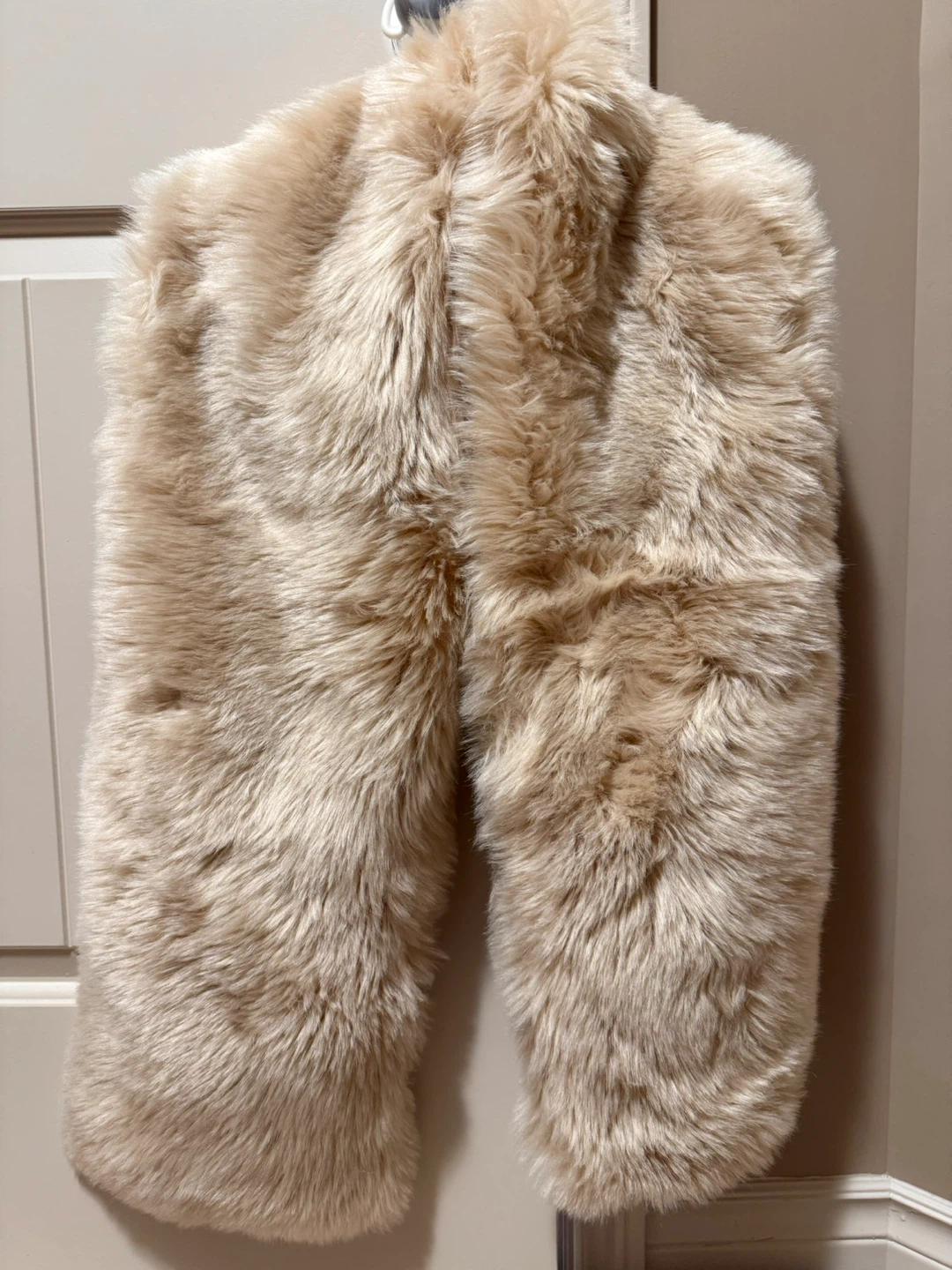 Cream Faux Fur Scarf with Satin Lining - photo 2