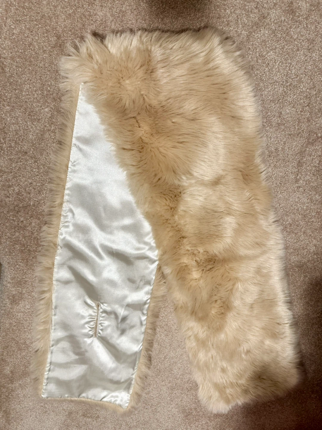 Cream Faux Fur Scarf with Satin Lining - photo 3