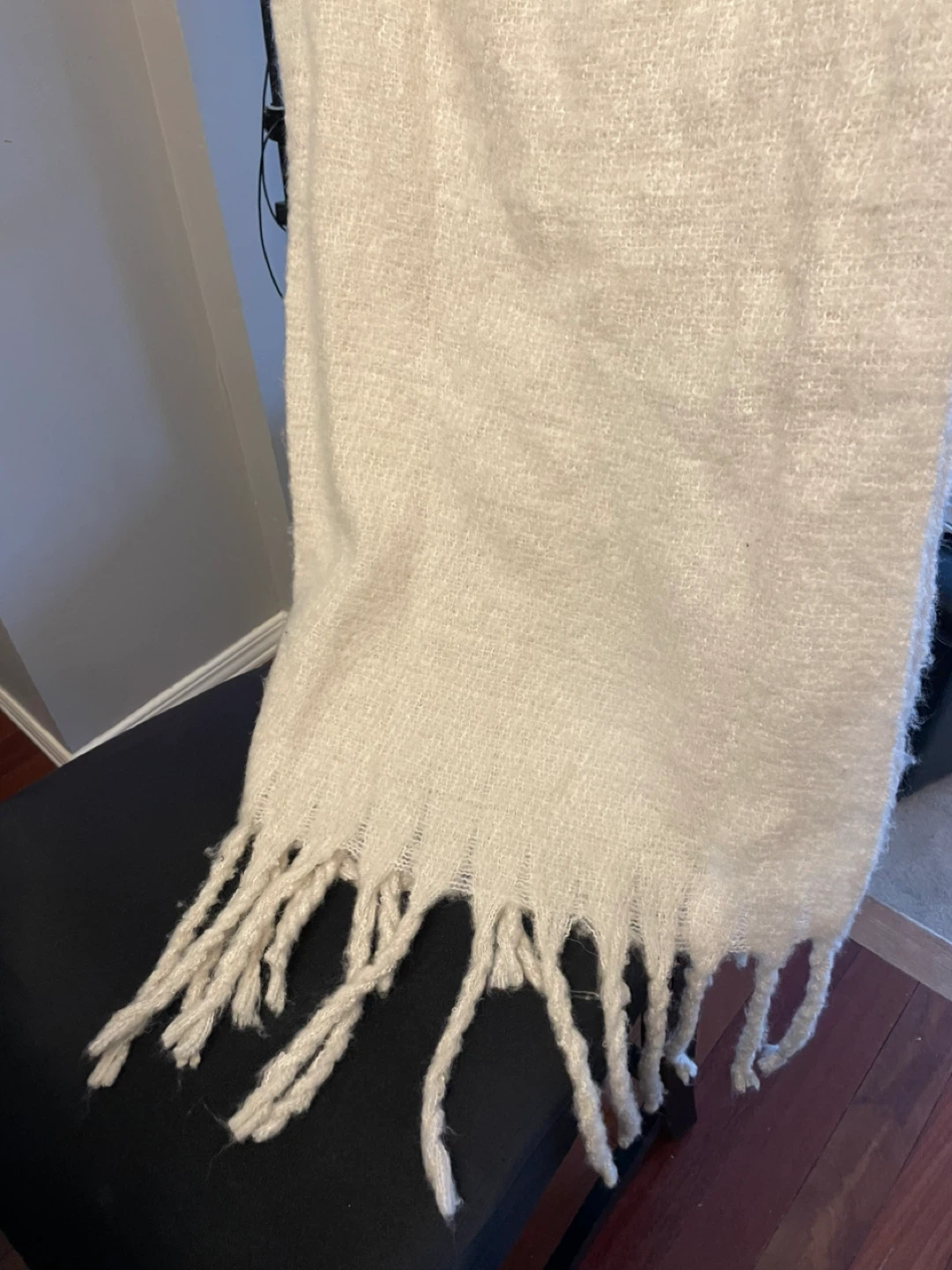 🥕Cream coloured fringe scarf