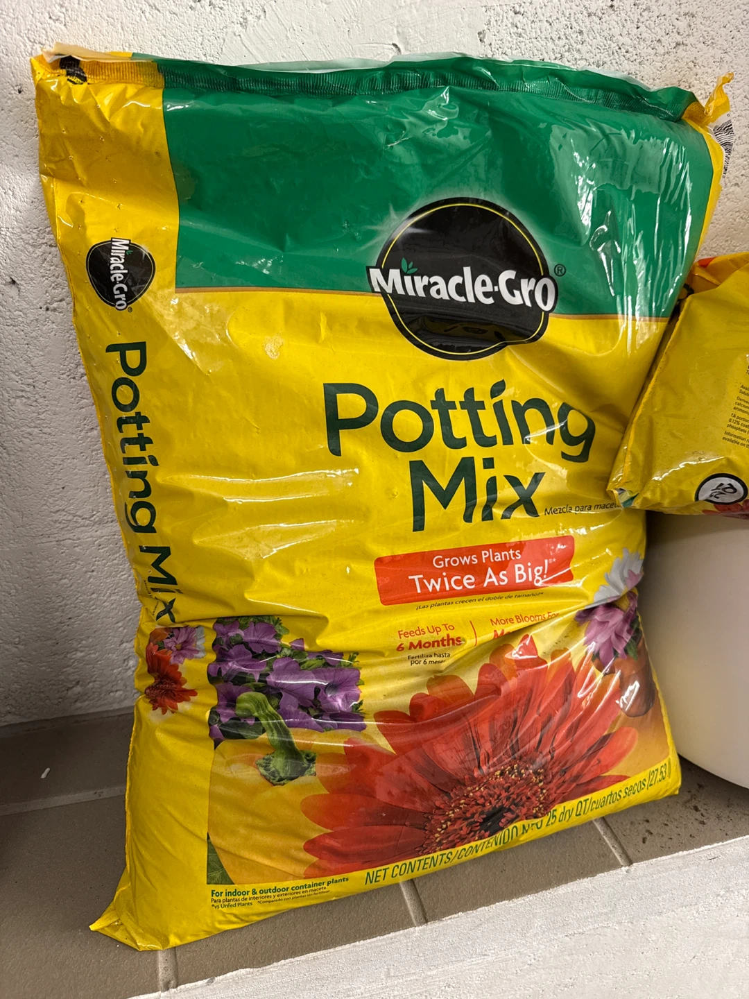 Miracle-Gro Potting Mix - 25 QT
