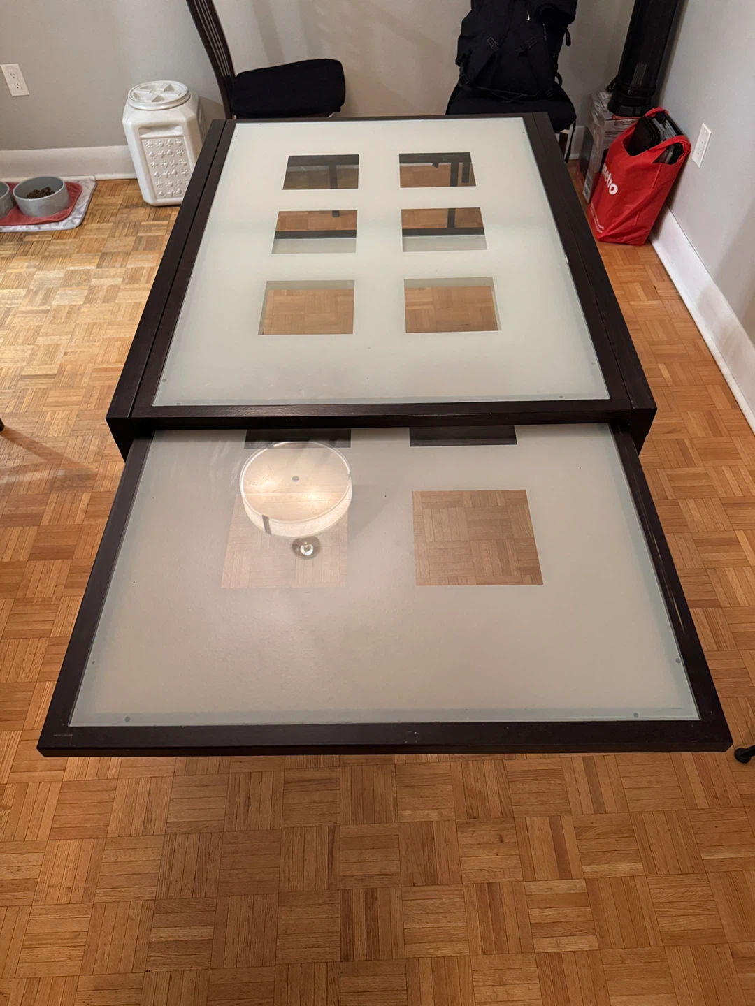 Expandable dinning table