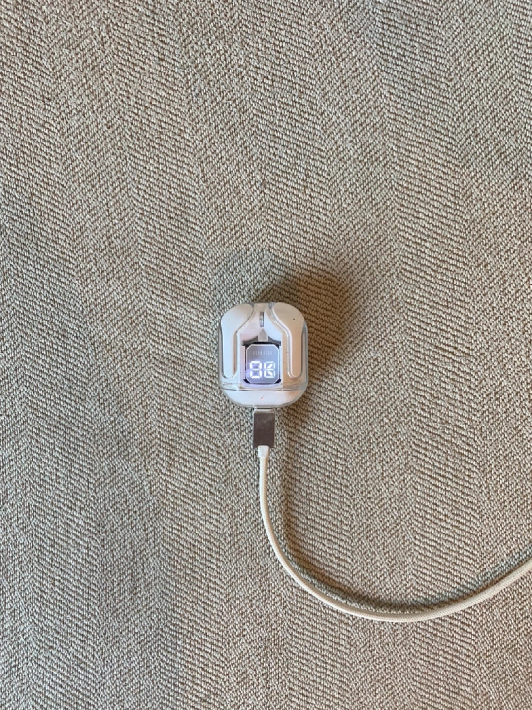 White Wireless Earbuds - photo 2