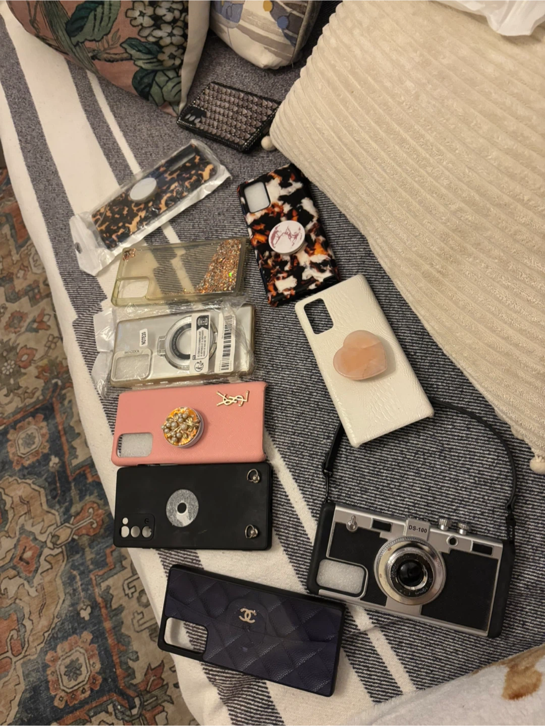 Lot of Phone Cases - photo 2