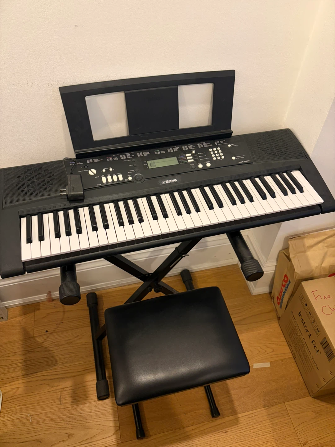 Yamaha EZ-220 Keyboard + stool