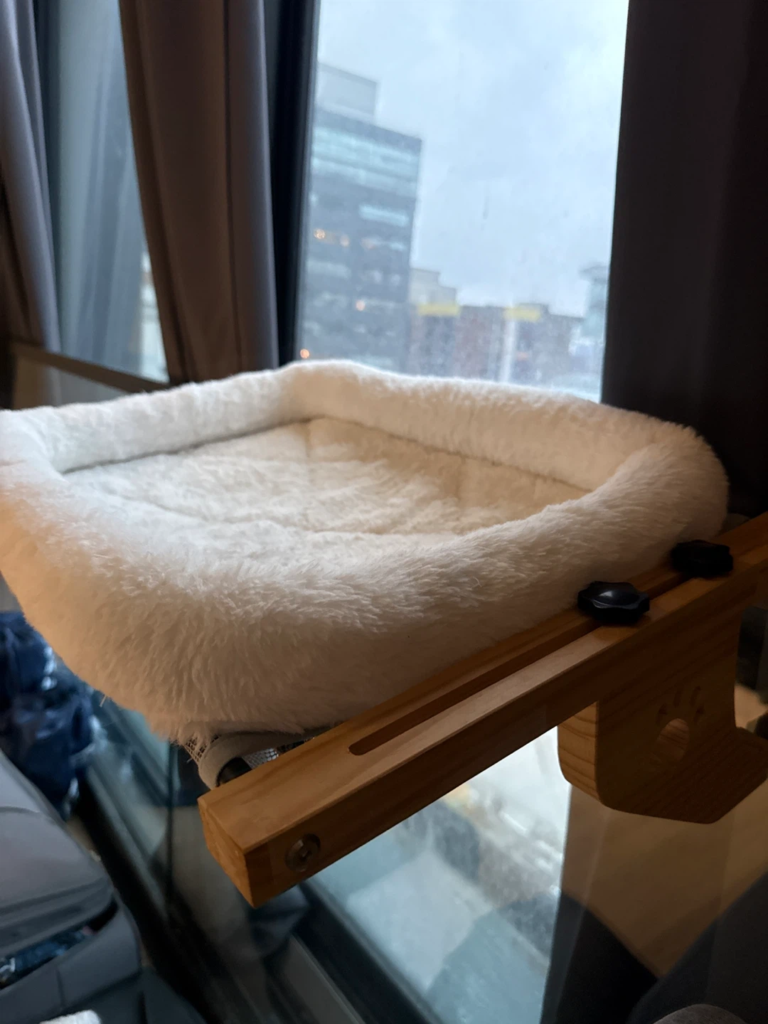 Fluffy White Cat Bed Window Perch - photo 3