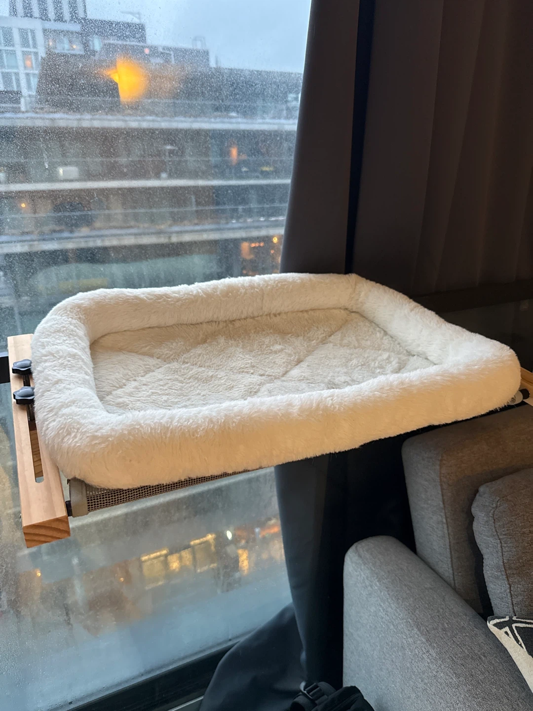 Fluffy White Cat Bed Window Perch - photo 2