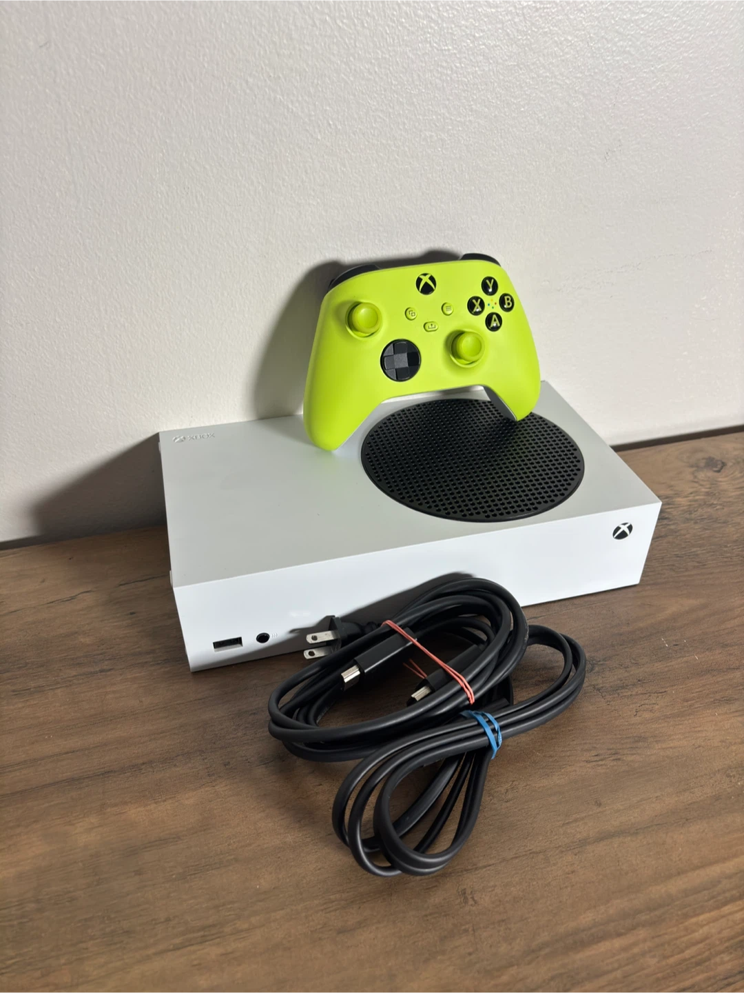Xbox Series S (512GB) + Controller - Be Quick!